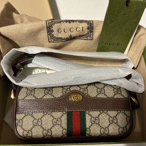 Authentic Gucci Supreme Crossbody sherryline bag one zip